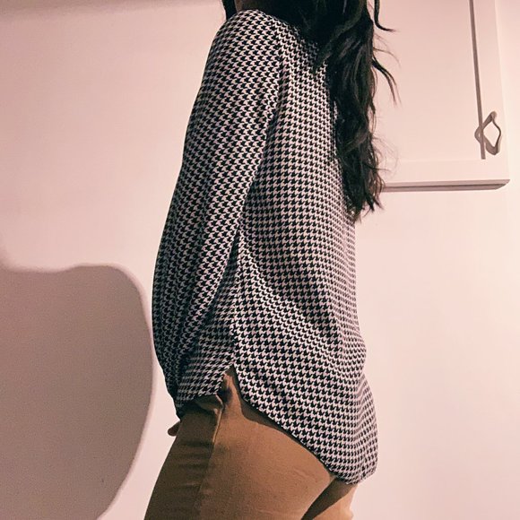 Dorothy Perkins Button Up in Houndstooth - Picture 2 of 7